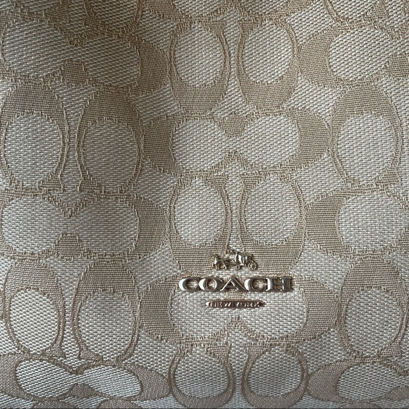 WEEKEND SPECIAL.. Coach handbag - Picture 5 of 9
